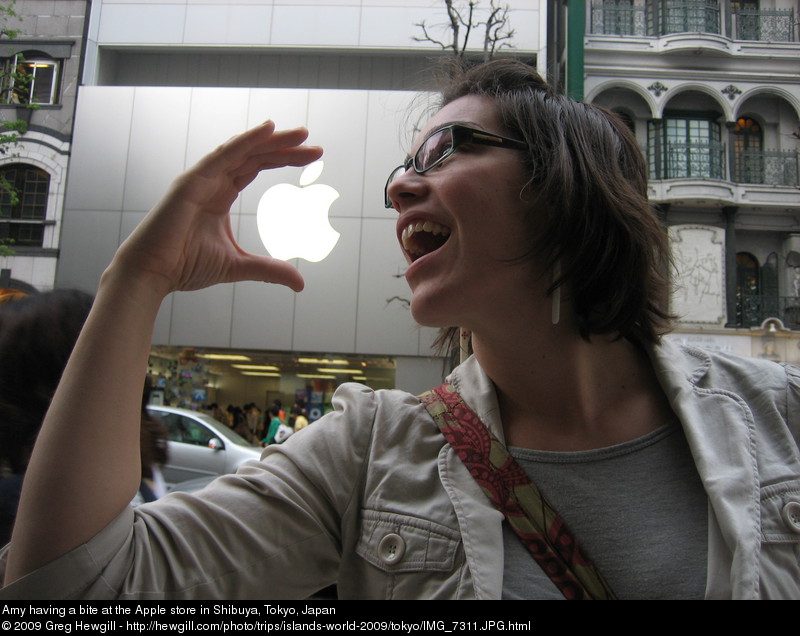 Amy having a bite at the Apple store in Shibuya