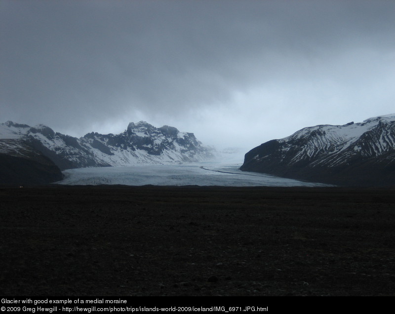 Glacier with good example of a medial moraine