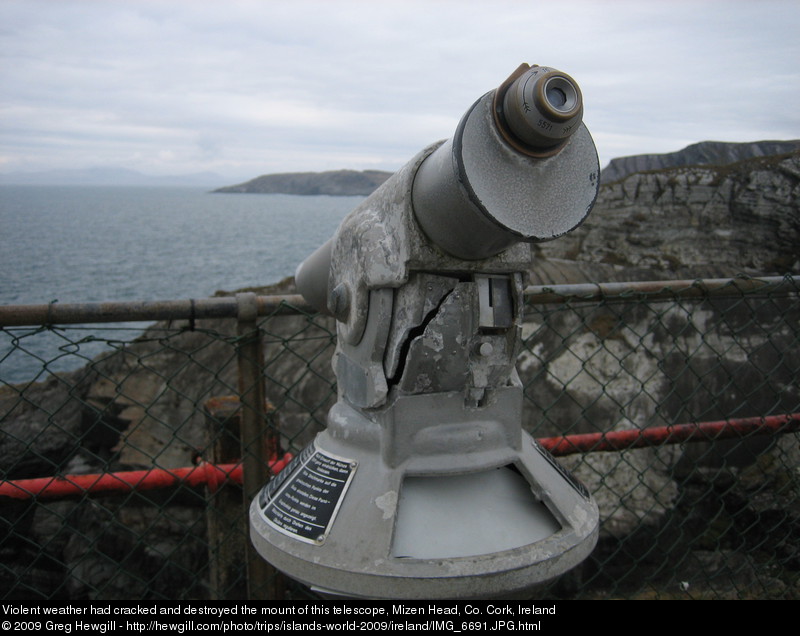 Violent weather had cracked and destroyed the mount of this telescope
